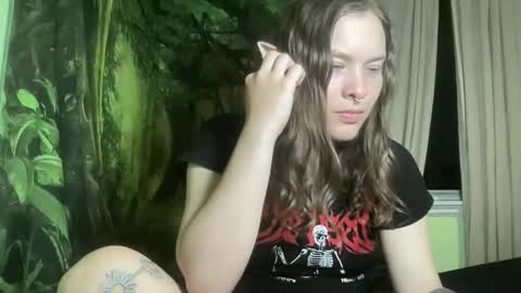 Snapshot of mo0n_goddess chatting on 11.03.25 Misty online show from 11.03.25