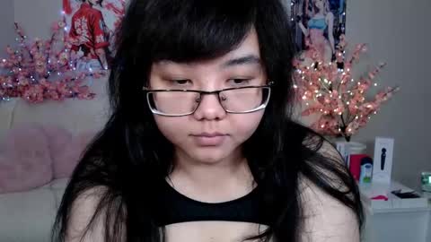 Snapshot of moertomlly chatting on 04.26.26 Molly online show from 04.26.26