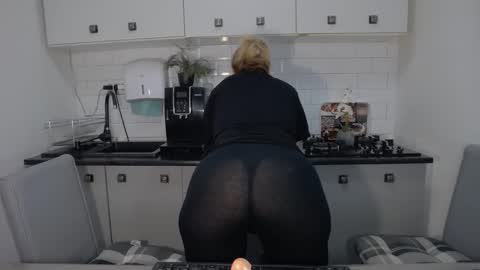 erika online show from 09.19.25