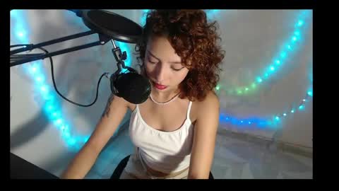 Snapshot of moka_soul chatting on 06.25.26 moka_soul online show from 06.25.26