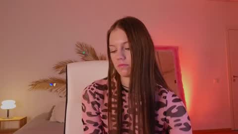 Molly online show from 02.06.25