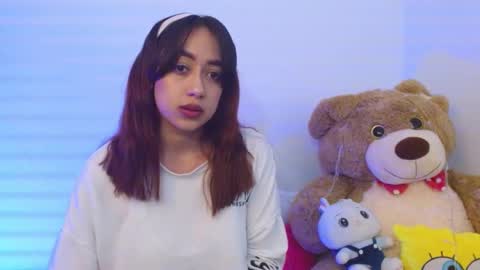 Snapshot of moll1e_ chatting on 12.28.24 M o L l i E online show from 12.28.24