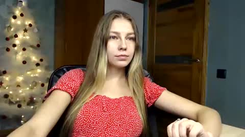 Snapshot of molli_and_tom chatting on 12.13.24 Bitcoin 1P8NuZxsaNsQTx7wJJJ7Ao1mic4nvJPVLC online show from 12.13.24