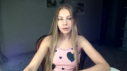 Snapshot of molli_and_tom chatting on 10.07.25 Bitcoin 1P8NuZxsaNsQTx7wJJJ7Ao1mic4nvJPVLC online show from 10.07.25