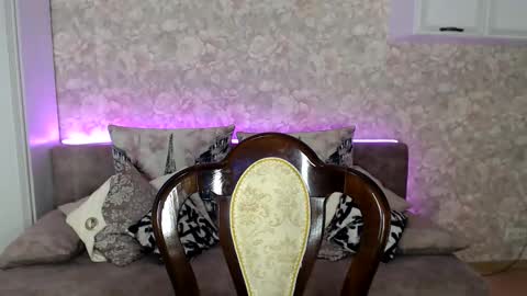 Snapshot of molli_and_tom chatting on 11.27.25 Bitcoin 1P8NuZxsaNsQTx7wJJJ7Ao1mic4nvJPVLC online show from 11.27.25