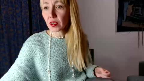 Snapshot of molliart chatting on 02.02.26 molliart online show from 02.02.26