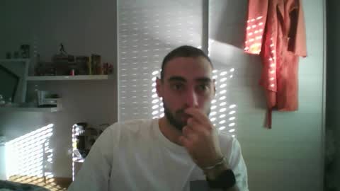 Snapshot of mollo20 chatting on 10.27.25 mollo20 online show from 10.27.25