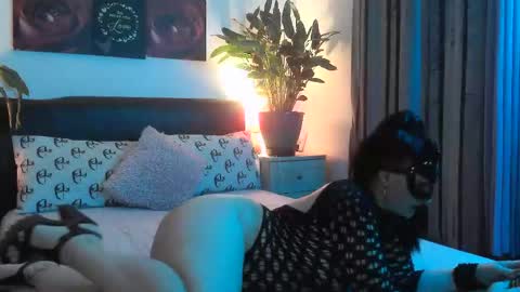 Snapshot of molly_blanka chatting on 10.08.25 Molly online show from 10.08.25