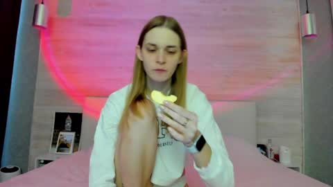 Molly Hunt online show from 04.05.26