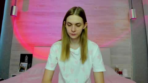 Molly Hunt online show from 04.08.26