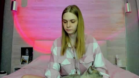 Molly Hunt online show from 04.10.26