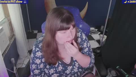 molly_moons online show from 09.14.25