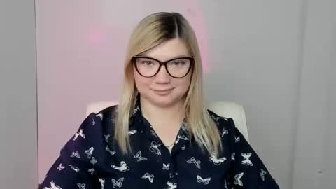 Molly online show from 10.08.25