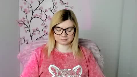 Snapshot of molly_moree chatting on 05.19.26 Molly online show from 05.19.26