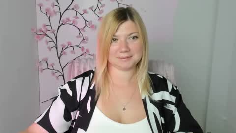 Snapshot of molly_moree chatting on 07.07.26 Molly online show from 07.07.26