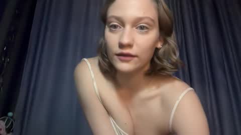 molly_poly online show from 11.04.25