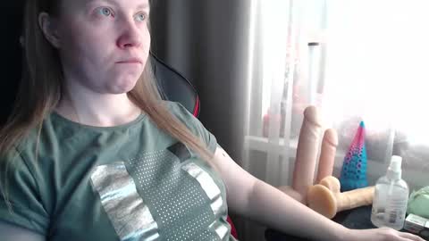 I have new photos come and see with love Molly online show from 03.18.26