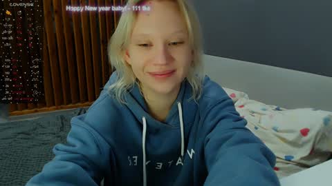 Snapshot of molly_smolly_ chatting on 01.04.25 lo online show from 01.04.25