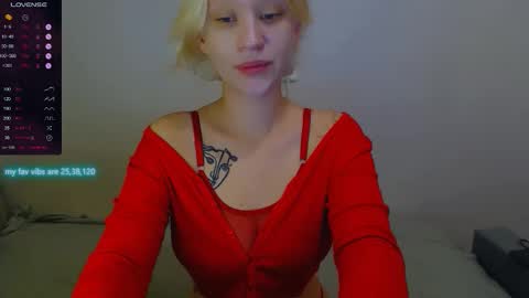 Snapshot of molly_smolly_ chatting on 09.19.25 lo online show from 09.19.25