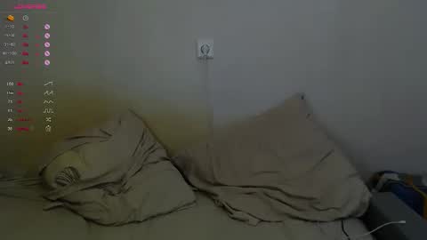 Snapshot of molly_smolly_ chatting on 12.16.25 lo online show from 12.16.25