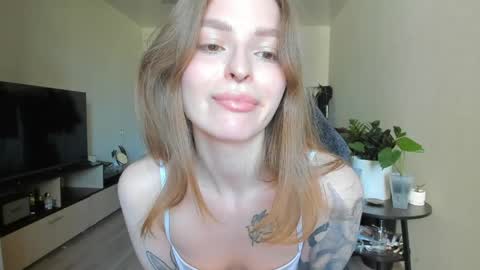 Snapshot of mollydangerous chatting on 05.23.26 Taisha online show from 05.23.26