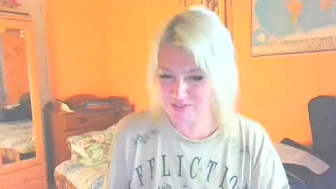 Snapshot of mollyjoyq chatting on 05.21.26 Mollyjoyq online show from 05.21.26