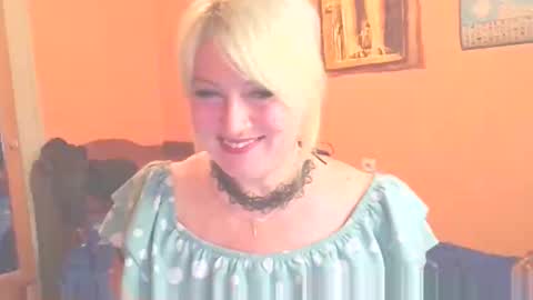 Snapshot of mollyjoyq chatting on 05.22.26 Mollyjoyq online show from 05.22.26