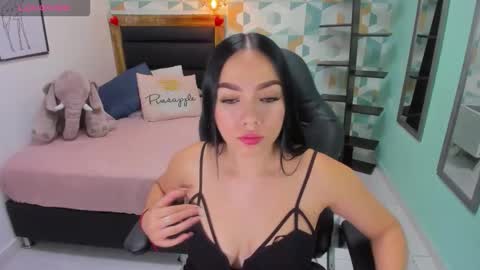 MOLLY online show from 10.11.25