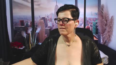 MollySun Nina Randmann online show from 10.20.25