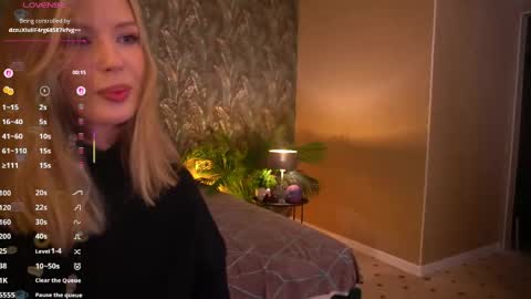 Snapshot of mollyymayy chatting on 05.14.26 mollyymayy online show from 05.14.26