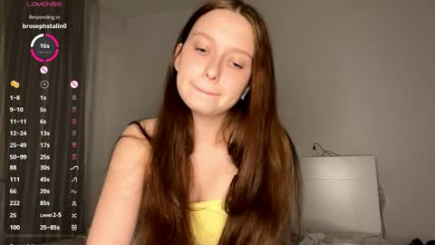 Snapshot of moltenpeach chatting on 06.06.26 Hermina online show from 06.06.26