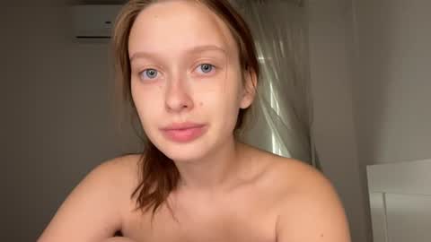 Snapshot of moltenpeach chatting on 07.04.26 Hermina online show from 07.04.26