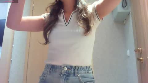 Snapshot of momentbeforedown chatting on 10.11.25 Hailey online show from 10.11.25