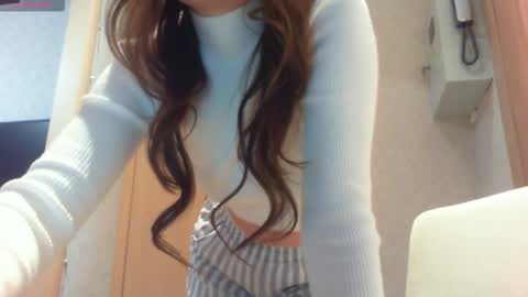 Snapshot of momentbeforedown chatting on 02.01.26 Hailey online show from 02.01.26