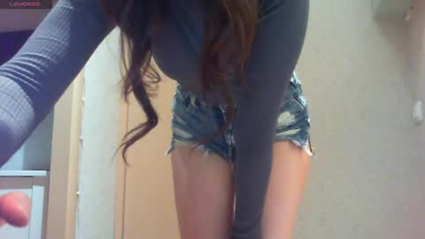 Snapshot of momentbeforedown chatting on 02.28.26 Hailey online show from 02.28.26