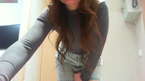 Snapshot of momentbeforedown chatting on 03.01.26 Hailey online show from 03.01.26