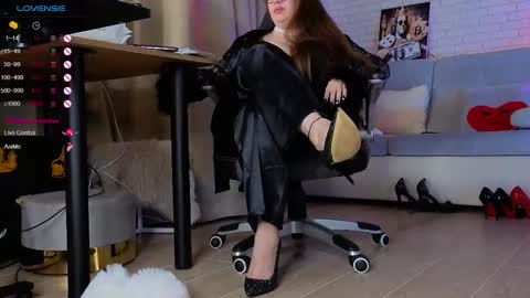 mommy_goddess online show from 11.21.25