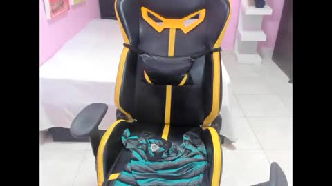 Snapshot of mommy_whore_slut chatting on 02.15.25 call me slut online show from 02.15.25