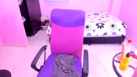 Snapshot of mommy_whore_slut chatting on 10.04.25 call me slut online show from 10.04.25