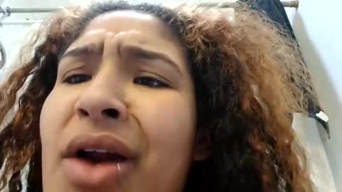 Snapshot of mommybubbles chatting on 01.10.25 Mommy bubbles online show from 01.10.25