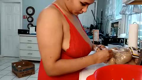 Snapshot of mommybubbles chatting on 01.16.25 Mommy bubbles online show from 01.16.25