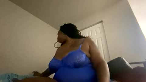 Snapshot of mommybud07 chatting on 07.12.26 THiKKUMZ online show from 07.12.26