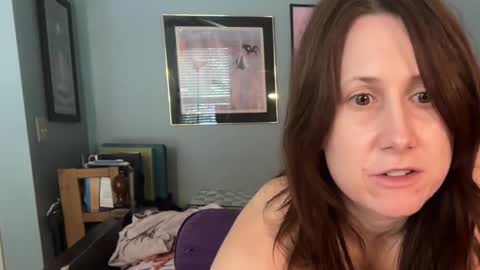 Snapshot of mommygoddessl chatting on 10.06.25 Goddess L online show from 10.06.25