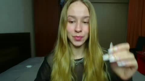 Snapshot of mona__liza chatting on 09.19.25 Mona online show from 09.19.25