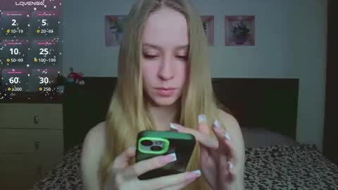 Snapshot of mona__liza chatting on 02.19.26 Mona online show from 02.19.26