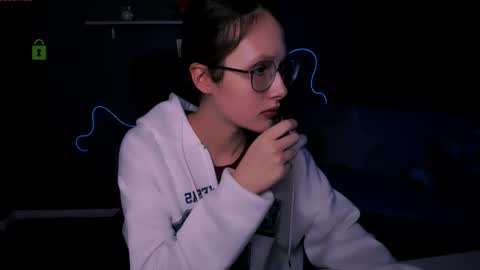 Snapshot of mona_cloud chatting on 03.07.25 Mona online show from 03.07.25