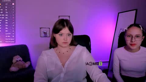 Snapshot of mona_cloud chatting on 09.29.25 Mona online show from 09.29.25