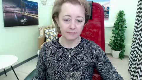 Snapshot of mona_w chatting on 04.05.26 Mona online show from 04.05.26