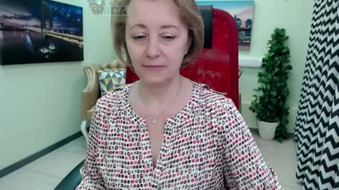 Snapshot of mona_w chatting on 04.10.26 Mona online show from 04.10.26