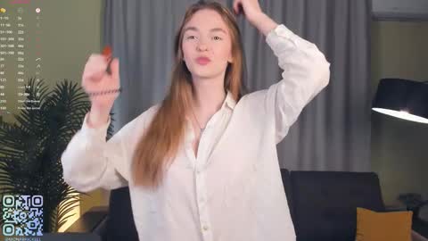 Snapshot of monabrickell chatting on 09.18.25 Mona online show from 09.18.25